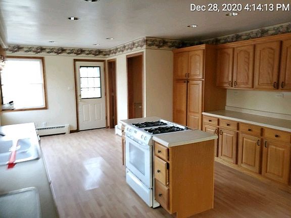 4th image of 18001 Sayre Ave