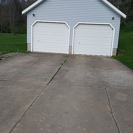 5th image of 102 Vine St