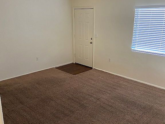 Living Room / Entry