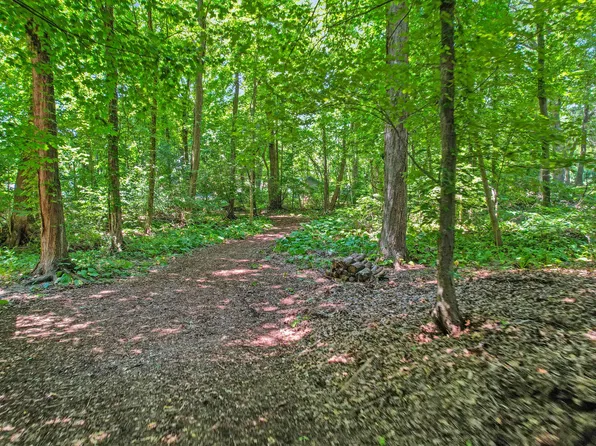 11176 McGregor Rd, Pinckney, MI 48169
