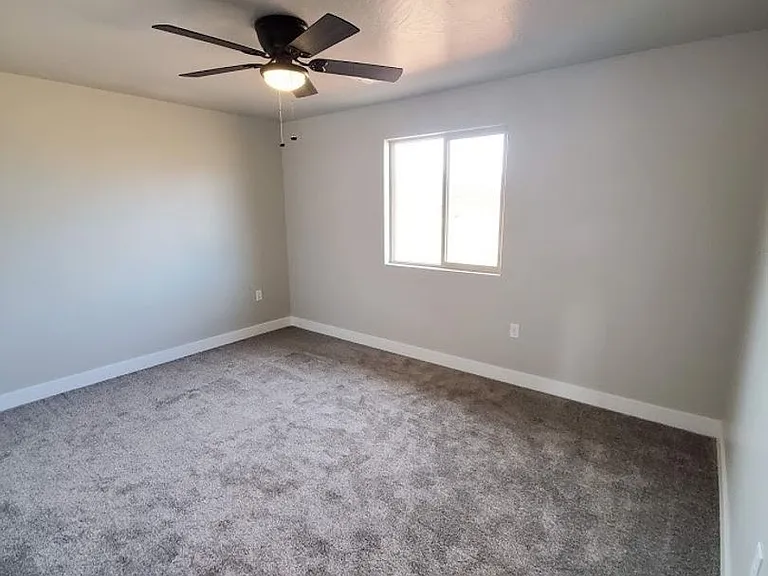 Three Bedroom Red Mountain Vista Town Home — Photo 23