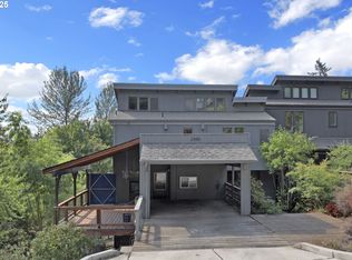 2440 Oak Grove Dr, Eugene, OR 97403