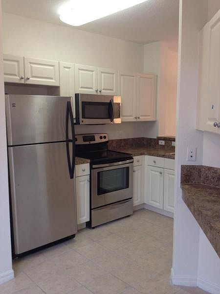 2nd image of 1914 Hibiscus Ln