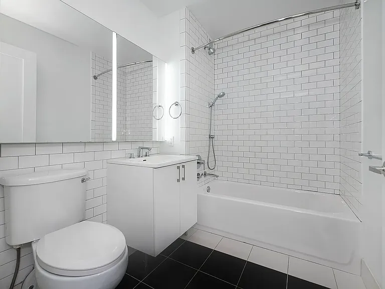 70 Pine St #902 — Photo 4
