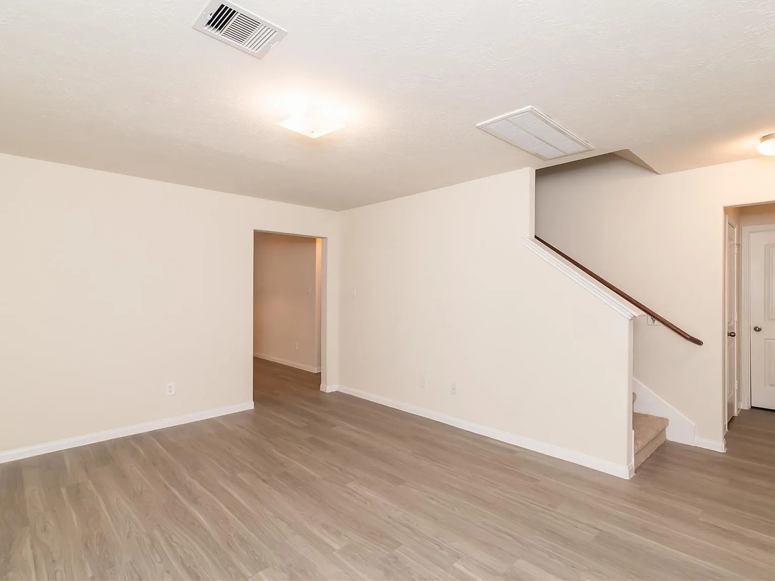 4 bed, 2.5 bath, 1687 sqft, $2,060 — Photo 4