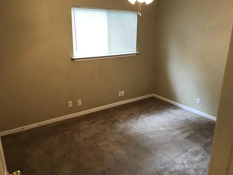 417 Live Oak St — Photo 9