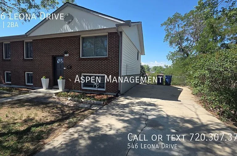 546 Leona Dr — Photo 2
