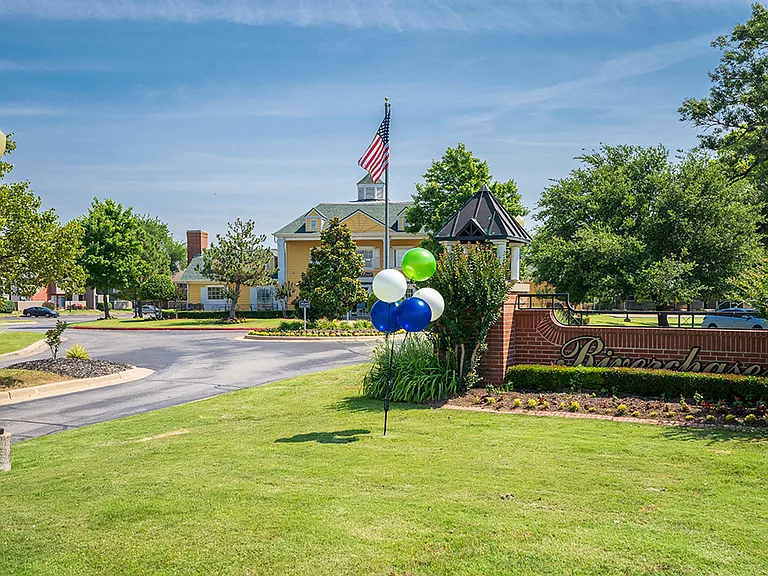 Riverchase Apartments — Photo 34
