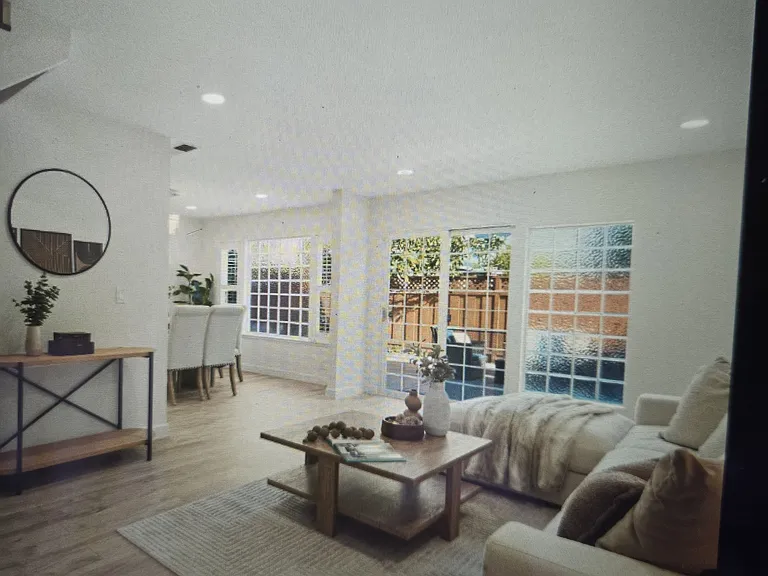 1010 Polk Ln — Photo 2