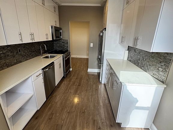 2nd image of 2425 Kings Hwy APT D14