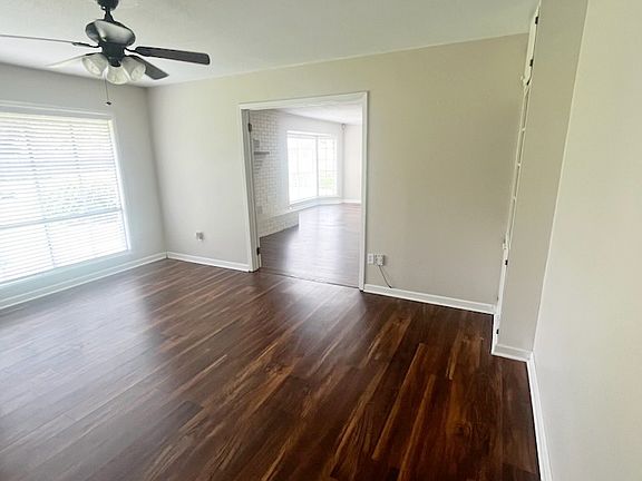 2nd image of 3001 Laramie Cir
