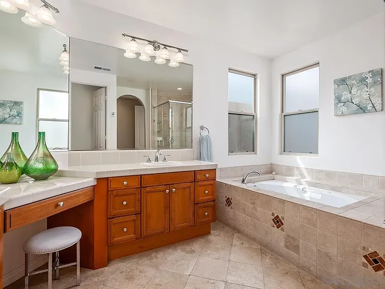 2759 E Bainbridge Rd — Photo 35