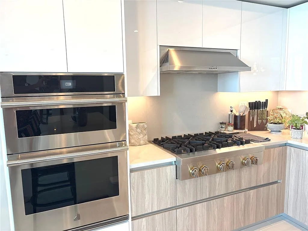 2 bed, 3.0 bath, 1720 sqft, $10,500 — Photo 4