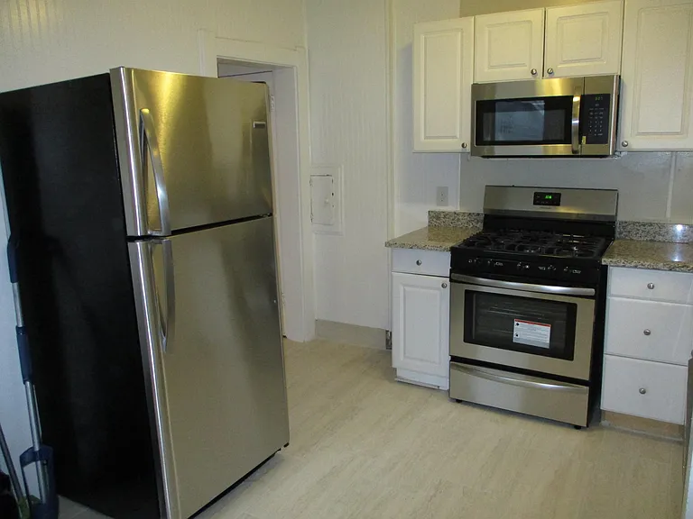 894 Thomas Rd #894 — Photo 2