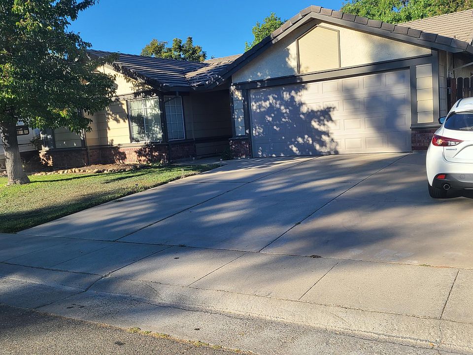 2nd image of 829 Vintage Oak Ave