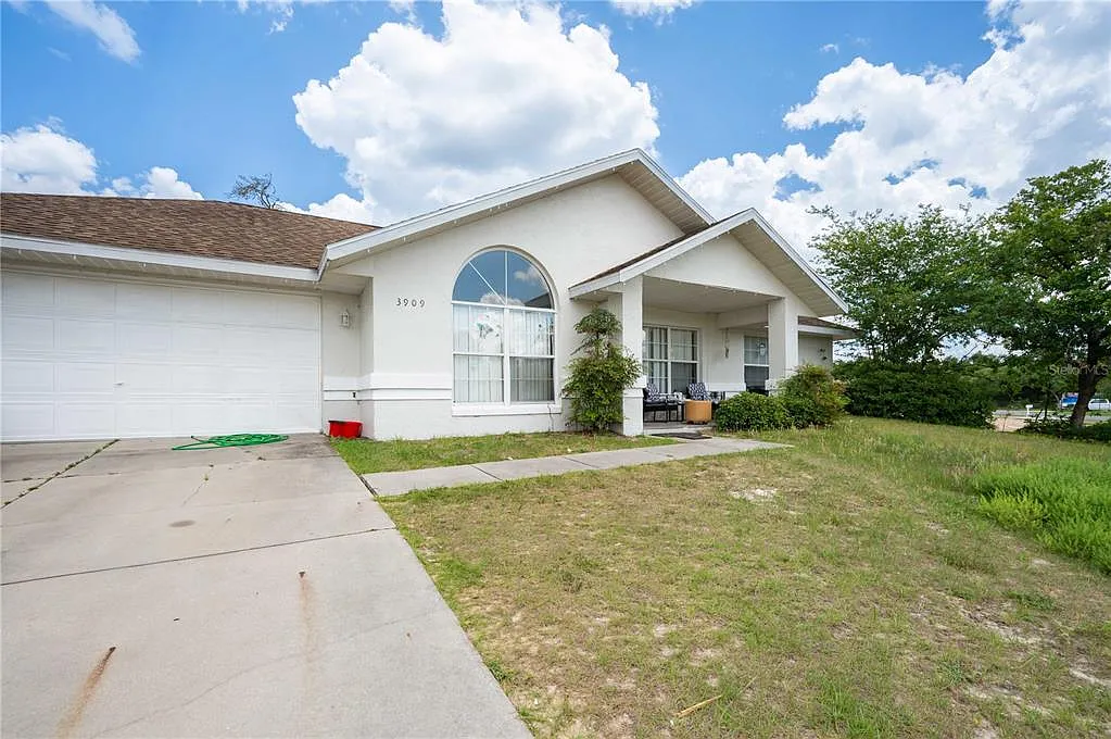 3 bed, 2.0 bath, 1524 sqft, $2,100 — Photo 1