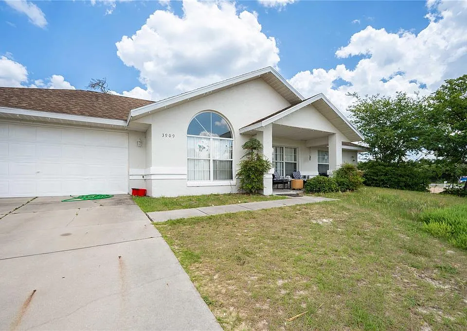 3909 SW 161st Loop