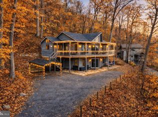 579 Bobcat Dr, Berkeley Springs, WV