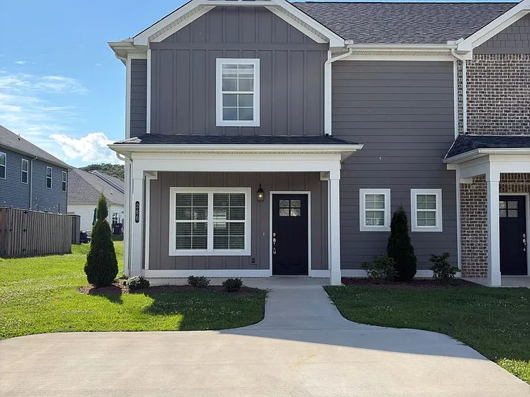 266 NE Bellingham Cv — Photo 1
