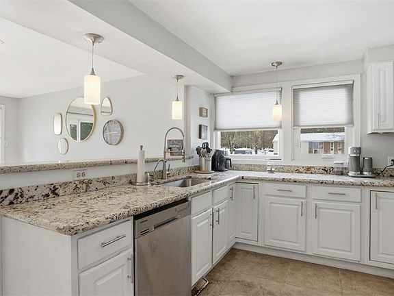 4th image of 1246 Lakevue Dr