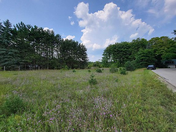5th image of Knollwood Ln