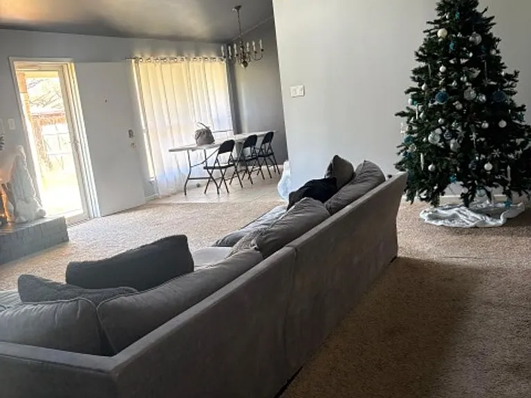 2026 Rosewood Dr — Photo 3