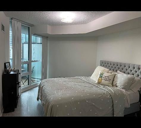 5th image of 25 Lower Simcoe St #728