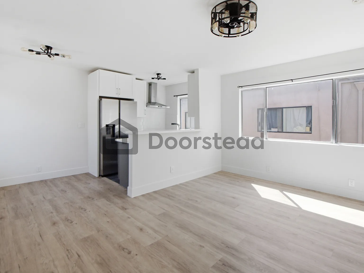 1 bed, 1.0 bath, 700 sqft, $2,190 — Photo 2