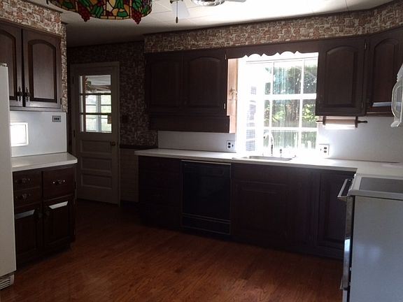 5th image of 402 W Summit Ave