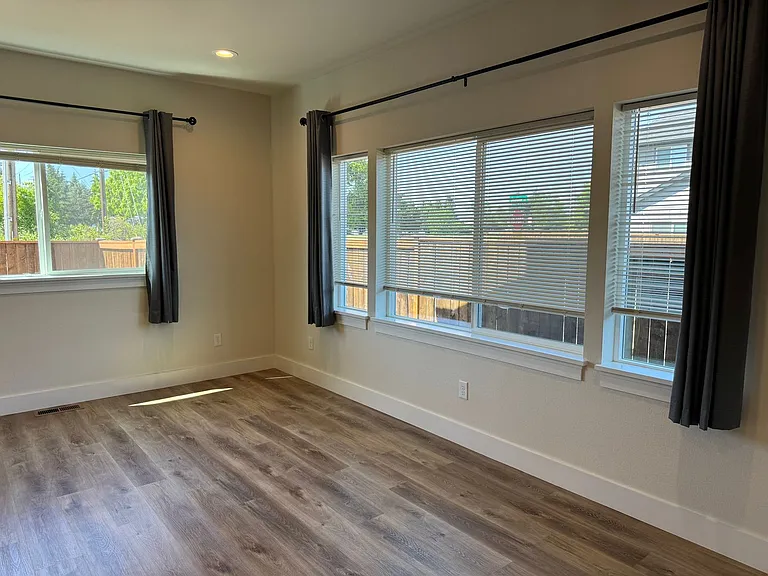 2521 Justine Ln — Photo 4