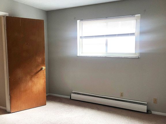 5th image of 440 Ludlow Ave #4