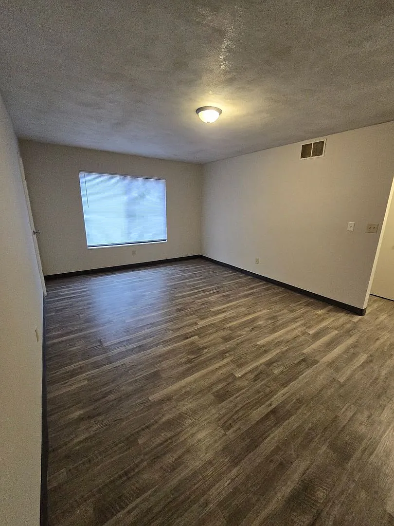 2 Bedroom 1 Bath — Photo 4