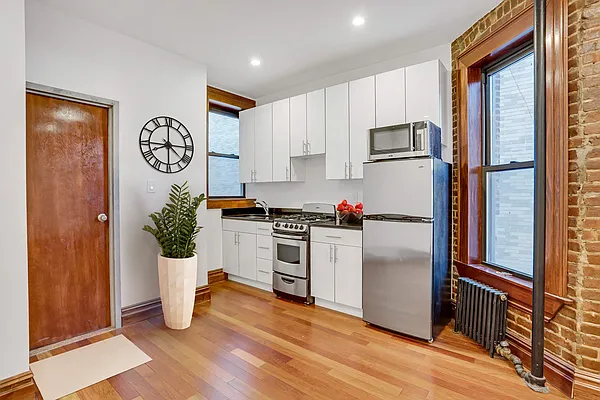 Rented by Compass | media 18