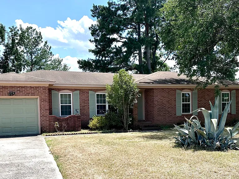 4558 Colonial Rd — Photo 1