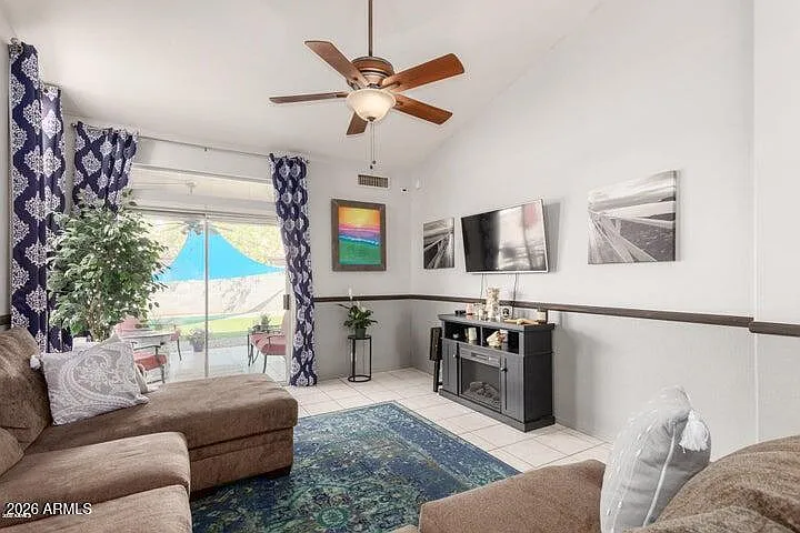 3 bed, 2.0 bath, 1257 sqft, $2,500 — Photo 2