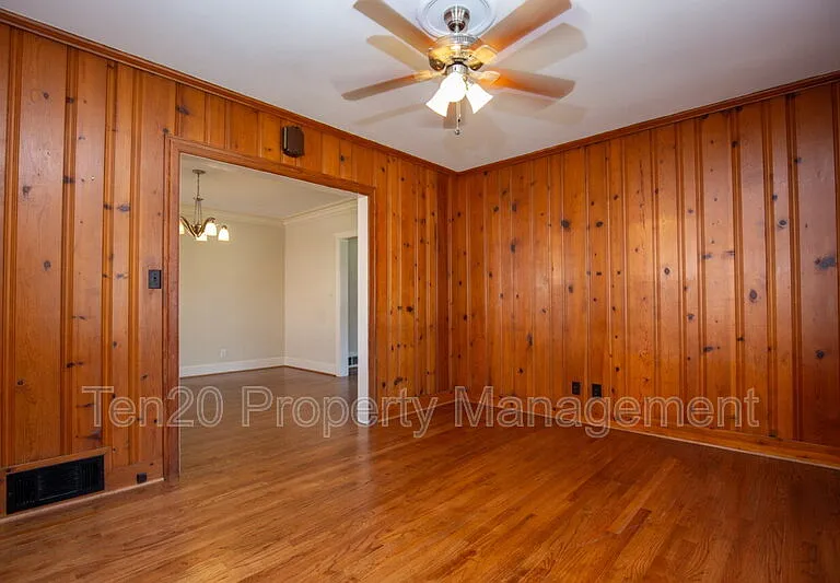 1514 Hilton Ave — Photo 12