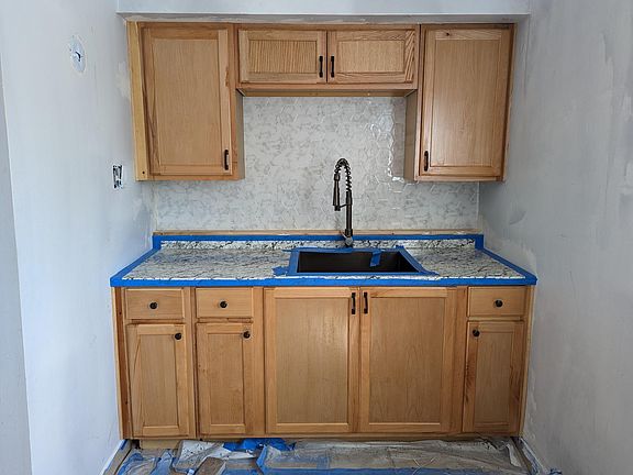 5th image of 6337 Albany St