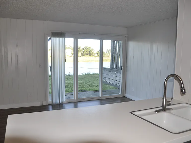 1322 N Holladay Dr — Photo 2