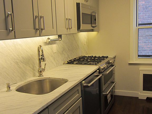 2nd image of 14 Horatio St APT 9H