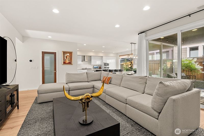 5th image of 13128 187th Avenue Ct E