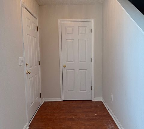 3rd image of 412 Killian Green Dr