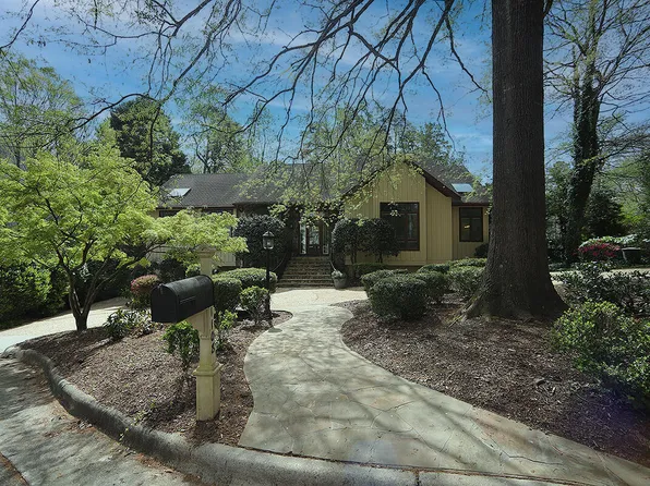 1108 Hymettus Ct, Raleigh, NC 27607