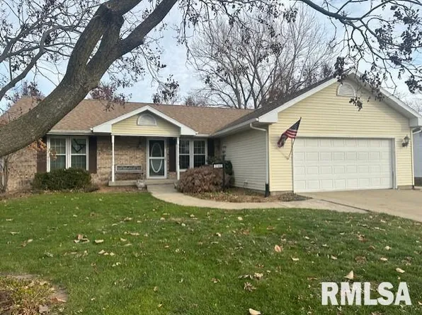 2106 Magnolia Dr, Jacksonville, IL 62650