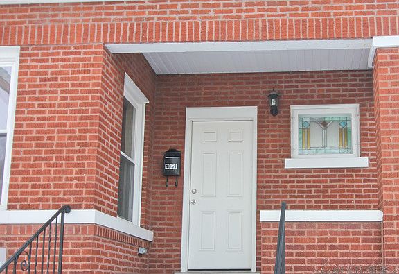 2nd image of 4851 W Cornelia Ave