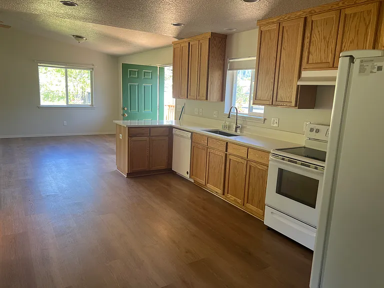 410B Columbia St — Photo 2
