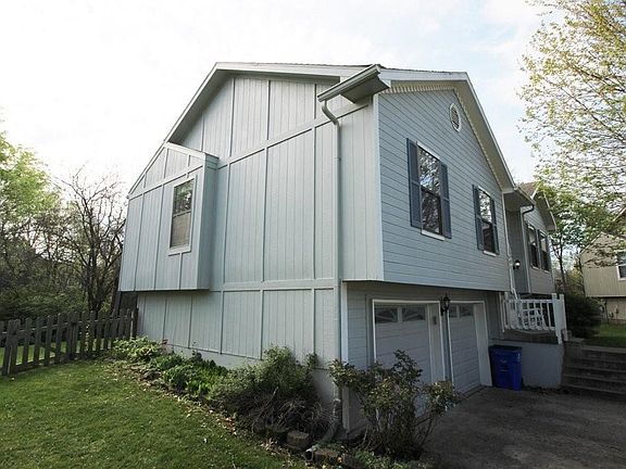 3rd image of 521 SE Onyx Dr
