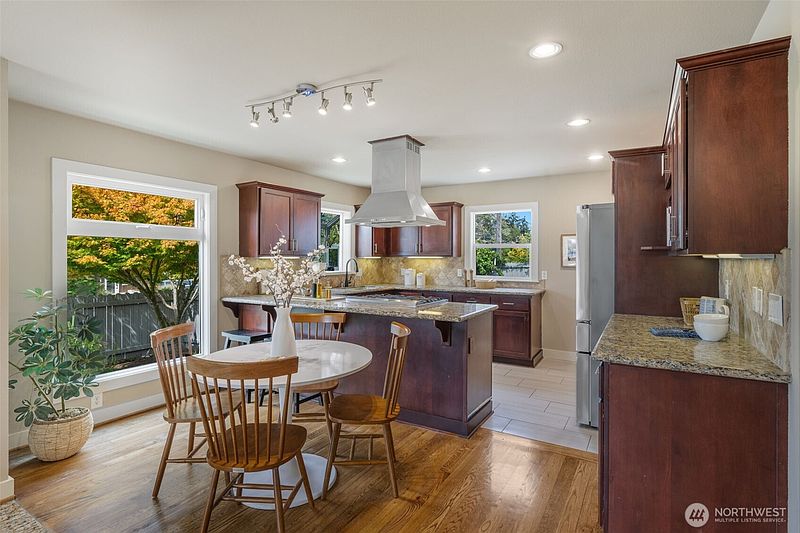 5th image of 8804 5th Avenue NE