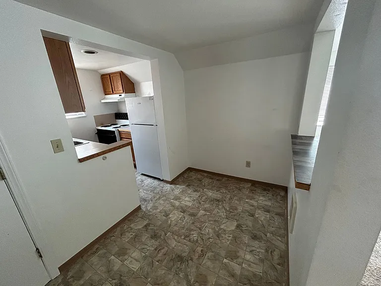 118 E Brooks St — Photo 3