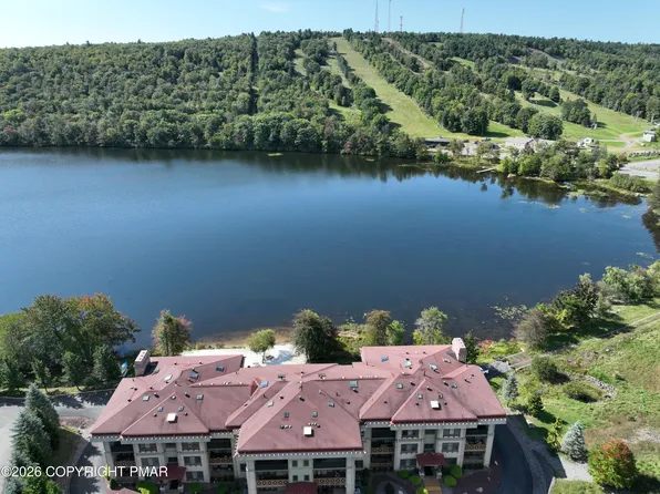 322 Hummingbird Way #102J2, Lake Harmony, PA 18624