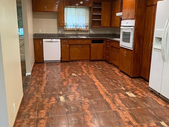 4th image of 7715 Oakcreek Dr